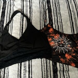 ✨Bundle of 2 crop tops!!✨